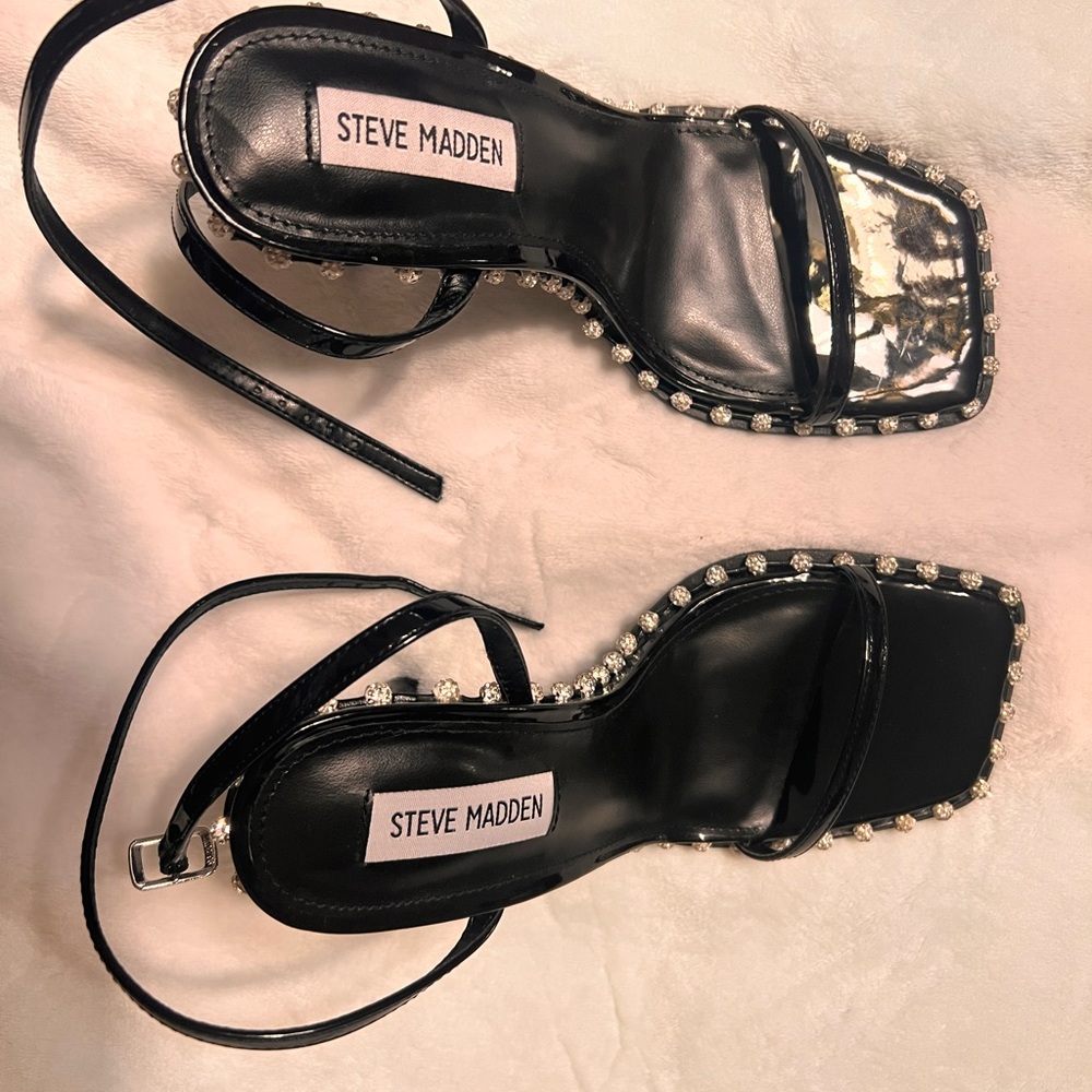 Black shoes - Picture 3 of 4